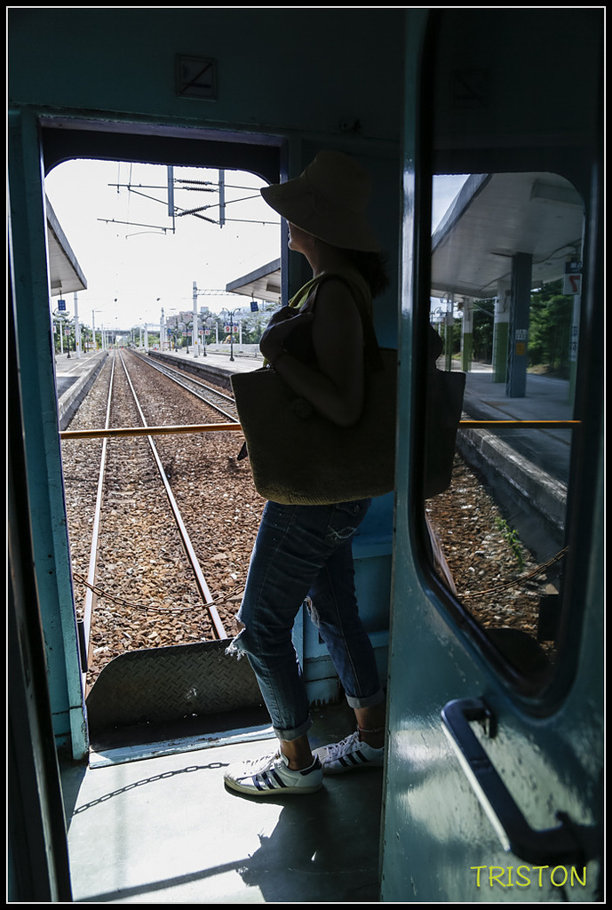 _H1A8444.jpg - 20171004 3671次藍皮普通車+鎮安車站