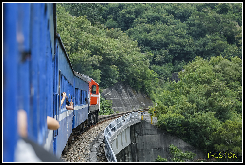 _H1A8170.jpg - 20171004 3671次藍皮普通車+鎮安車站