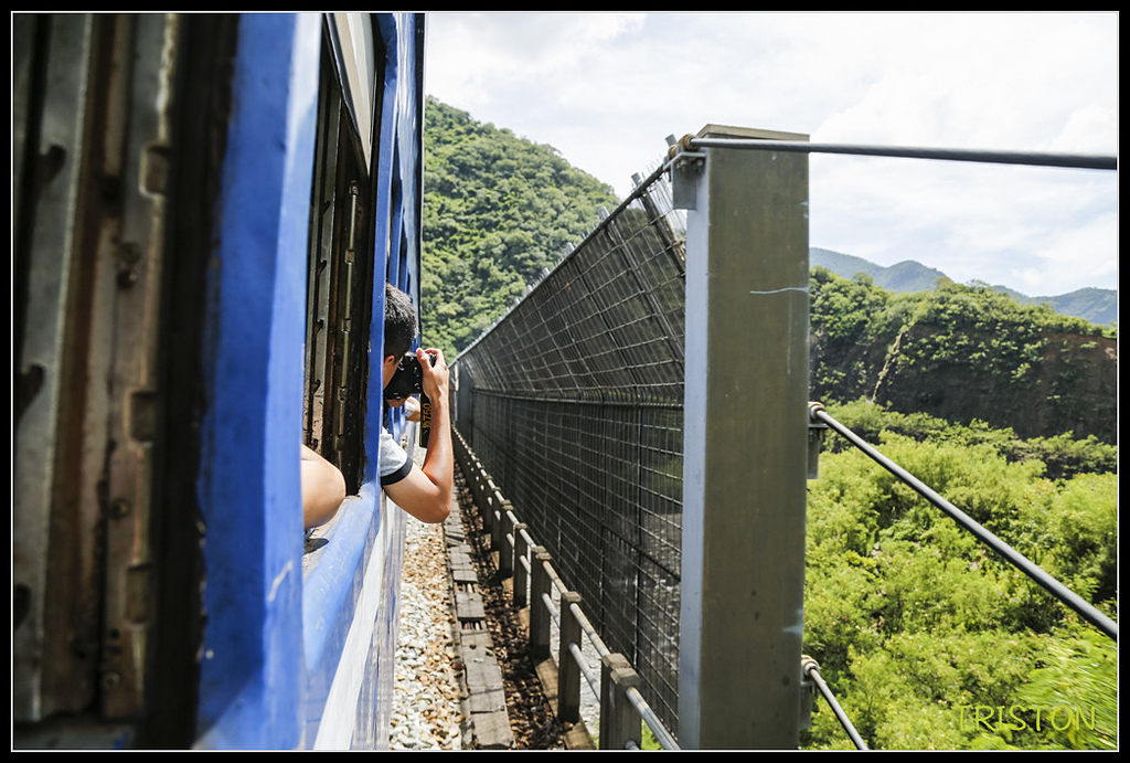 _H1A8193.jpg - 20171004 3671次藍皮普通車+鎮安車站