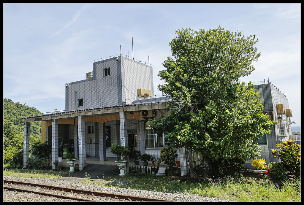 _H1A8303.jpg - 20171004 3671次藍皮普通車+鎮安車站