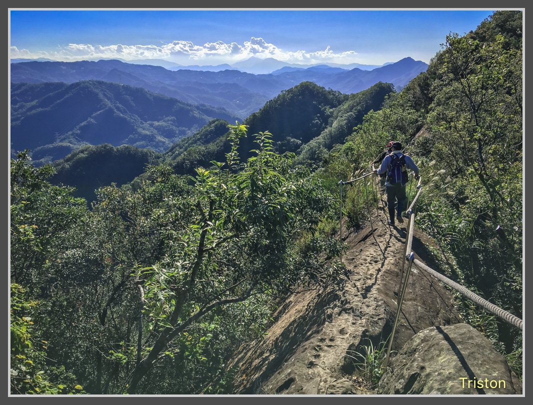 IMG_8410.jpg - 201161113 皇帝殿東西峰